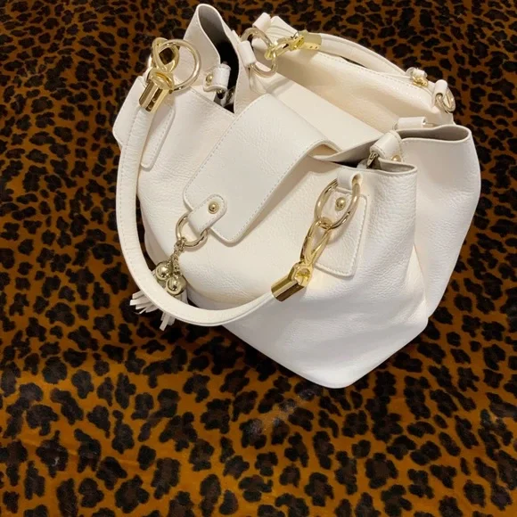 BRAND NEW IVORY LEATHER HANDBAG. - Picture 6 of 11